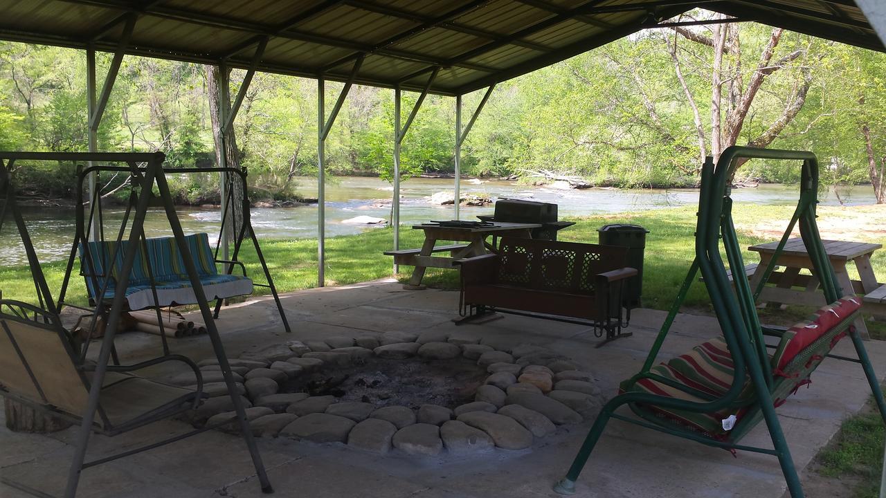 Two Rivers Lodge บรายซันซิตี ภายนอก รูปภาพ